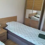 Pod Jagodna شقة